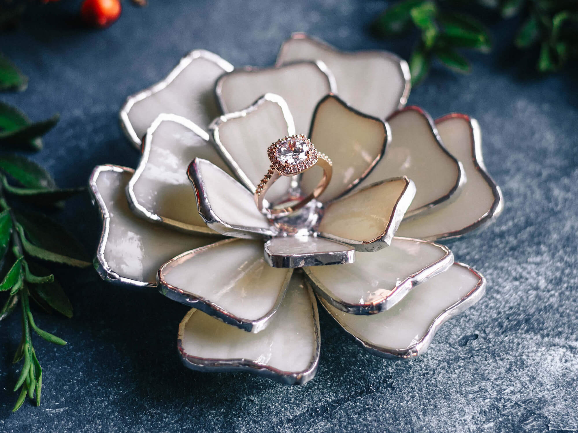 a-new-way-for-displaying-wedding-rings