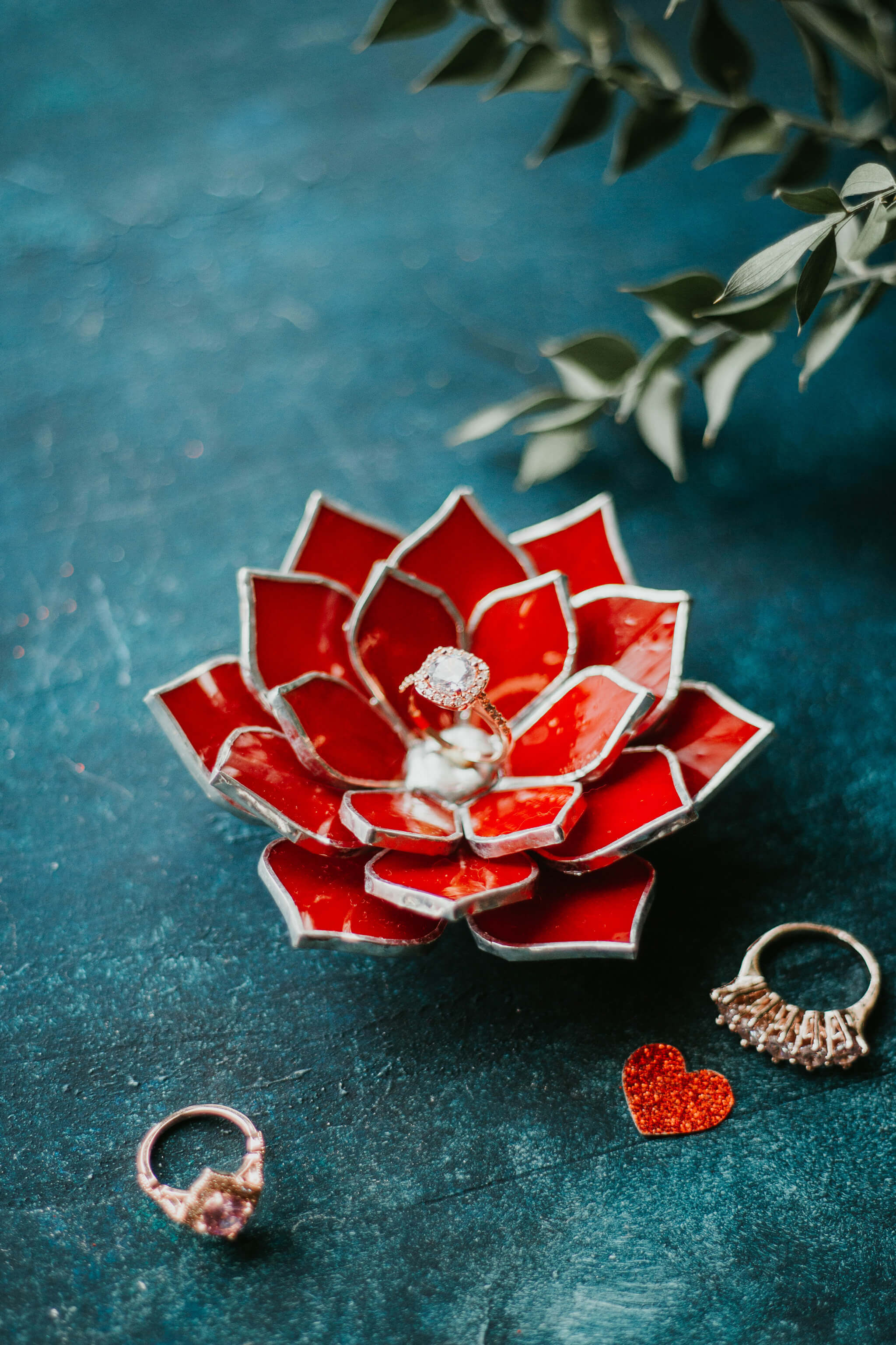 red-stained-glass-succulent-ring-dish-floral-wedding-decor-romeo-rubin