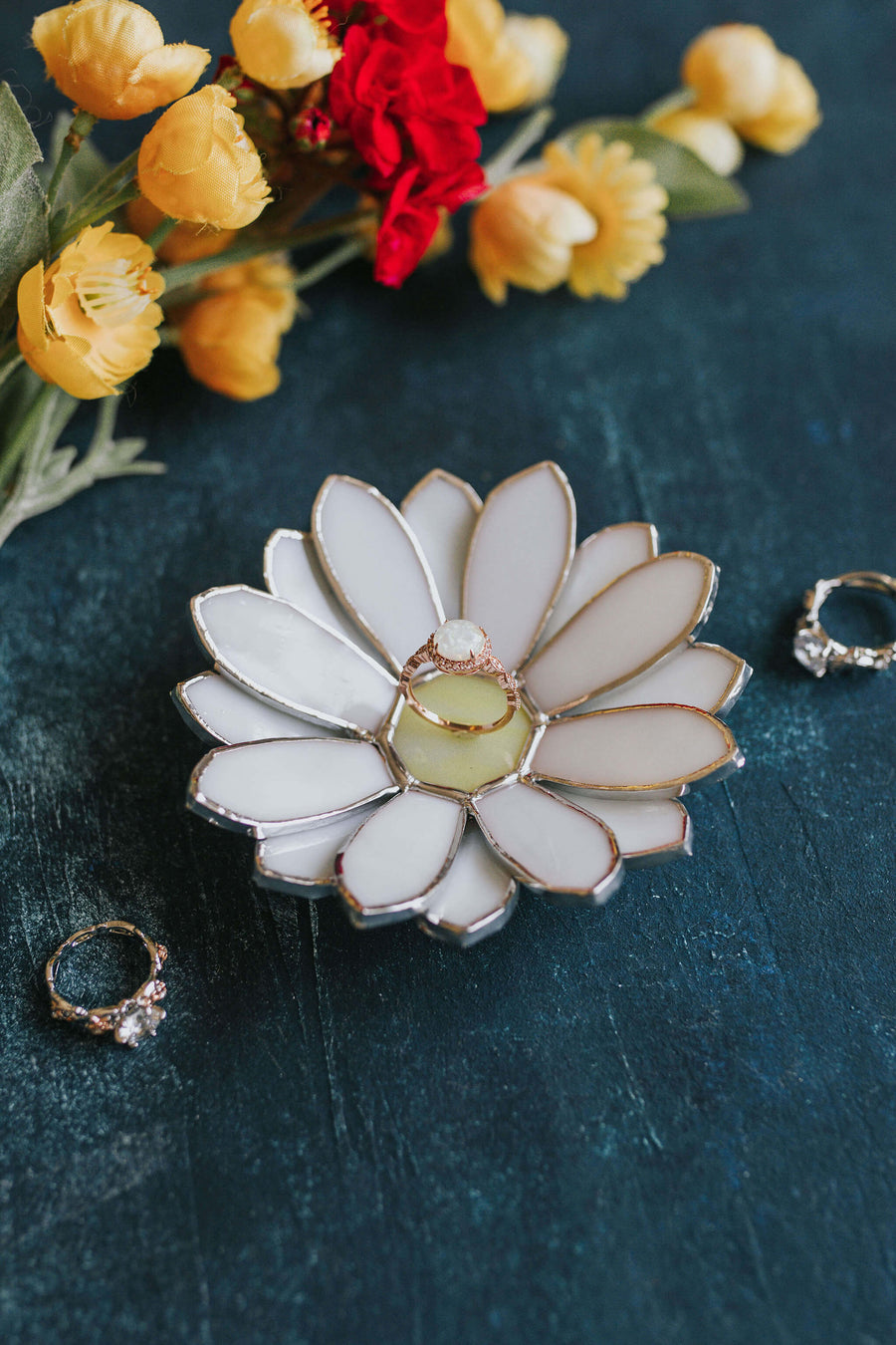 stained-glass-daisy-wedding-ring-dish-by-waen
