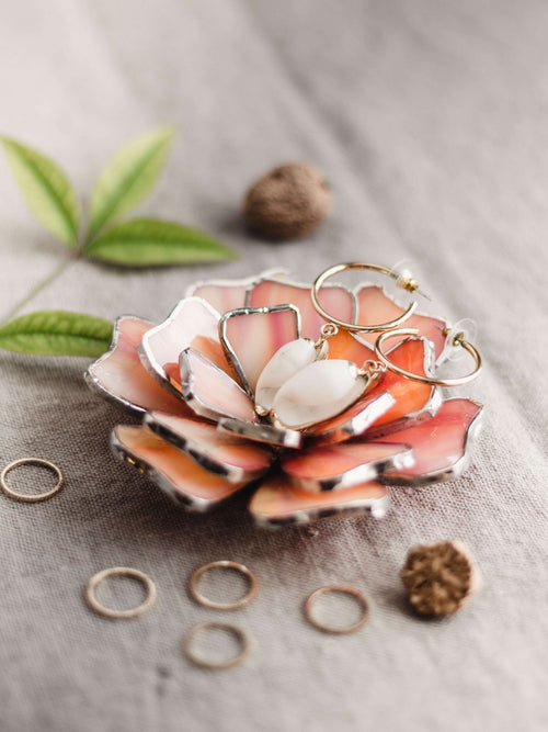 stained-glass-pink-red-orange-wedding-ring-dish-for-ceremony-ring-bearer-jewelry-storage